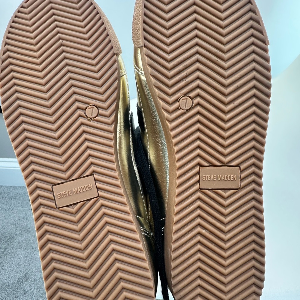 Steve‎ Madden Gold and Black Low-Top Sneakers - Picture 5 of 5